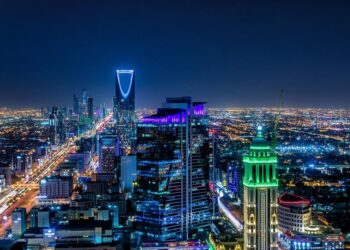 Banks, energy and healthcare to outperform