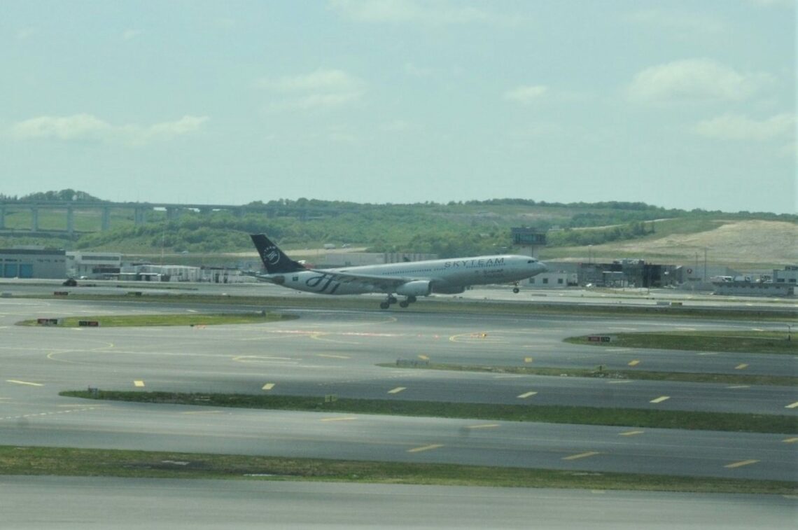 Saudi airline has 1st ever flight with all-female crew