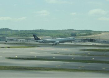 Saudi airline has 1st ever flight with all-female crew